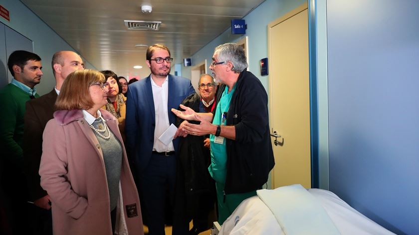 Grupo parlamentar do PCP de visita ao hospital do Espírito Santo, em Évora, que serve todo o Alentejo. Foto: Nuno Veiga/Lusa