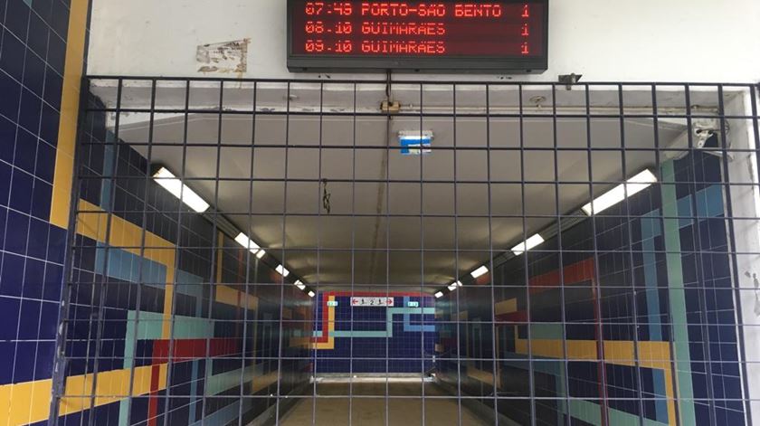 Na Estação de Caniços, Famalicão, não há sinal de comboios esta manhã Foto: Cristina Leite
