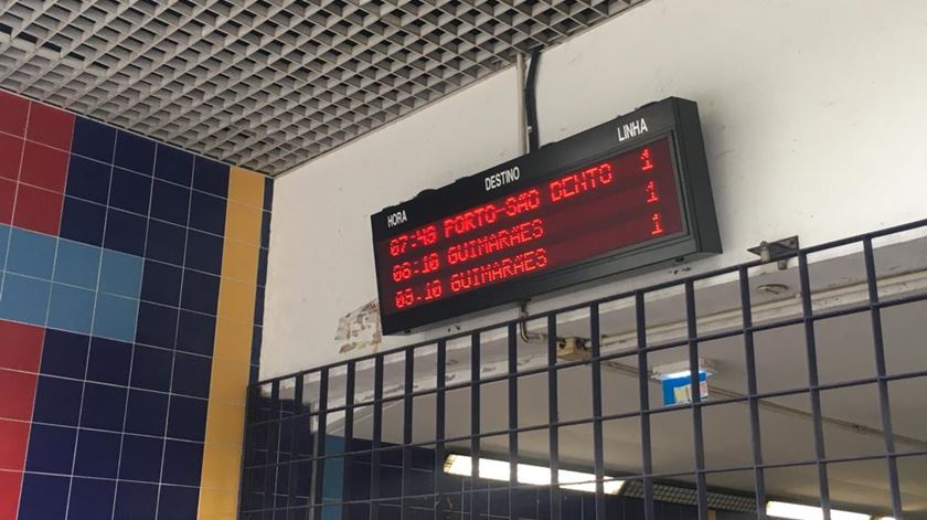Na Estação de Caniços, Famalicão, não há sinal de comboios esta manhã Foto: Cristina Leite