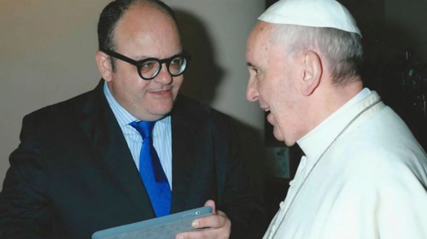 Gustavo Entrala com o Papa Francisco. Foto: DR