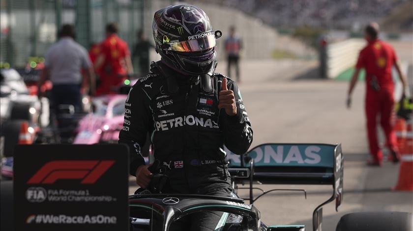 Lewis Hamilton, Mercedes. Pole position em Portimão. Foto: José Sena Goulão/EPA