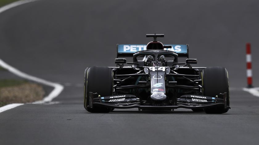 Lewis Hamilton é o líder e vigente campeão mundial de Fórmula 1. Foto: Frank Augstein/EPA
