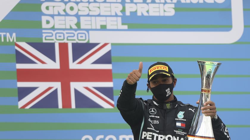 Lewis Hamilton conquista vitória 91 da carreira em Nuerburgring. Foto: Wolfgang Rattay/EPA