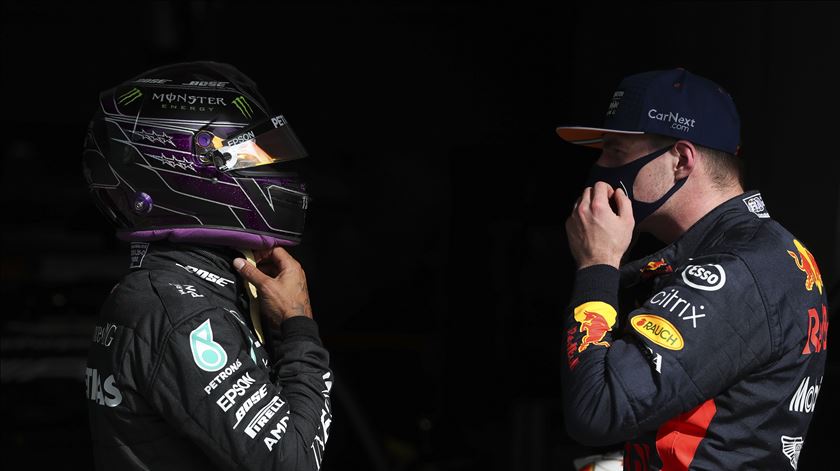 Lewis Hamilton e Max Verstappen. Foto: Jose Sena Goulão/EPA