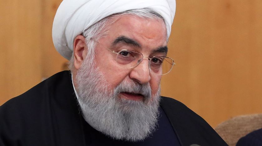 O uso de máscaras torna-se obrigatório a partir do domingo em locais públicos cobertos, disse Rouhani na televisão pública. Foto: Gabinete da Presidência do Irão