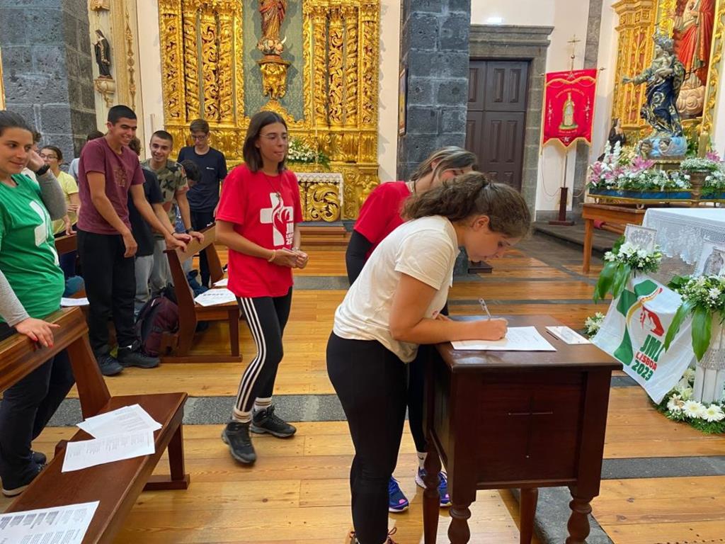 Jovens assinam "Pacto da Montanha" em defesa da "Casa Comum". Foto: Igreja Açores