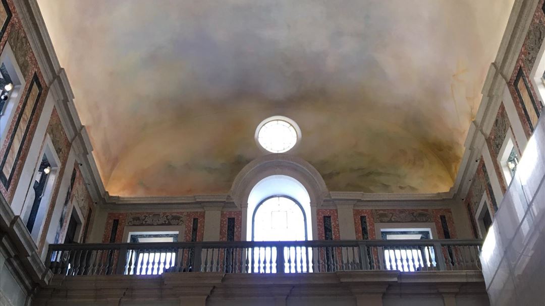 Artista Michael Biberstein ofereceu o projeto de pintura do teto, mas morreu antes deste ser concretizado. Foto: Maria João Costa/RR