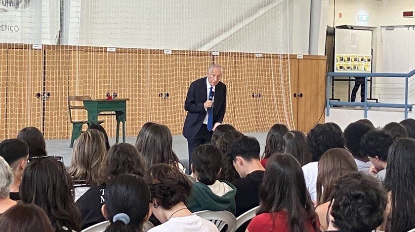 Marcelo Rebelo de Sousa dá aula sobre 25 de Abril em escola secundária de Lisboa. Foto: Susana Madureira Martins/RR