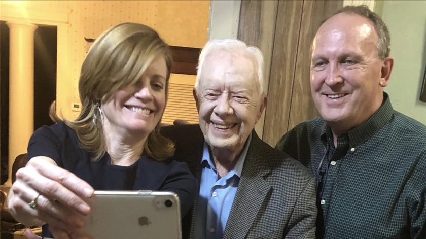 Mary Jordan, Jimmy Carter e Kevin Sullivan a 21 de Março em Plains, Georgia. Foto: Twitter