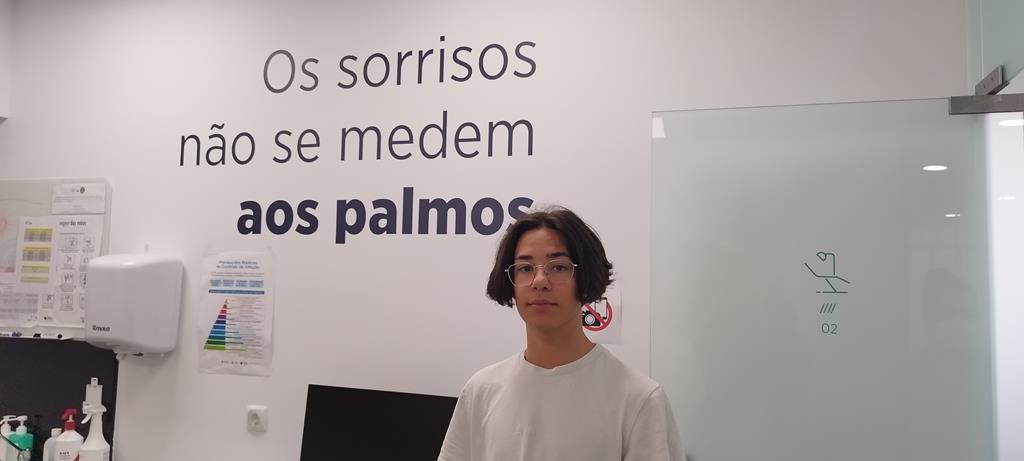 Francisco Viegas tem 16 anos e as consultas no SOL ajudaram-no a corrigir os dentes para tocar fagote no Conservatório Nacional, Foto: Diogo Camilo/RR
