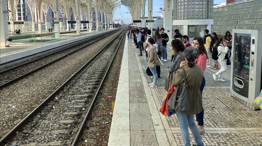 A maioria das viagens foram suprimidas na Estação do Oriente, em Lisboa. Foto: João Cunha/RR