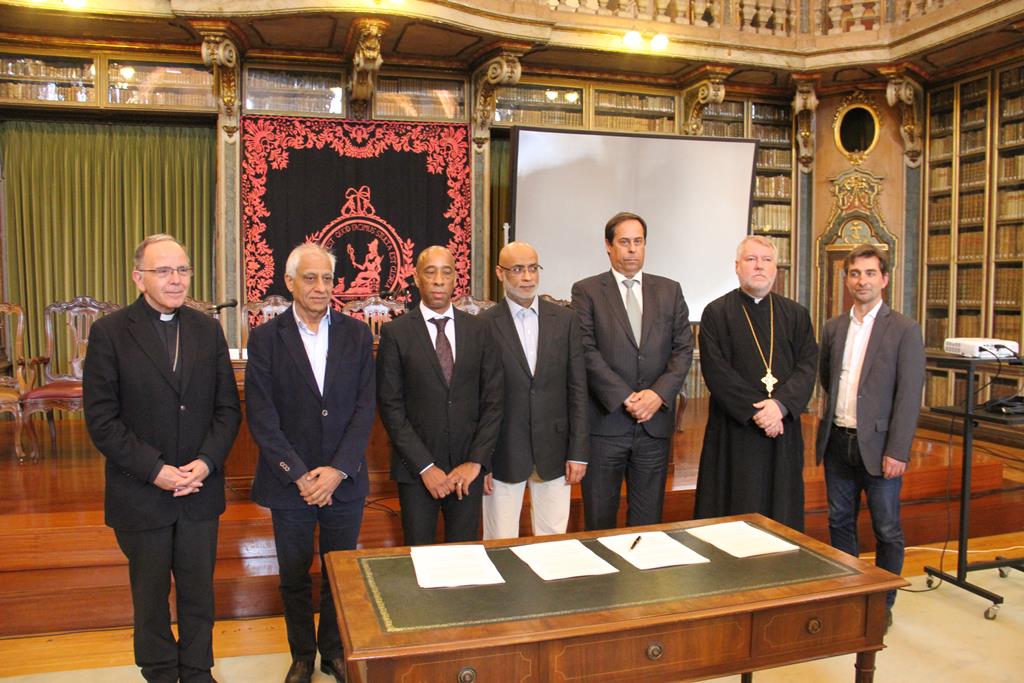 Oito religiões assinam documento conjunto contra a eutanásia, em 2018. Foto: Ecclesia