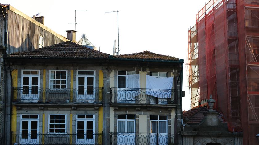 As taxas do IMI são anualmente fixadas pelas autarquias, num intervalo entre 0,5% e 0,45% (para os prédios urbanos). Foto:Sara Ferreira