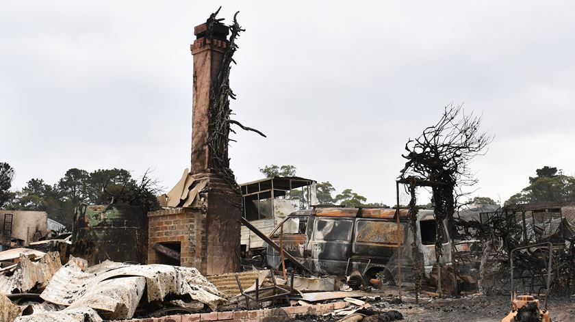 Destruição causada pelo fogo em Wingello, Nova Gales do Sul. Foto: Mick Tsikas/EPA