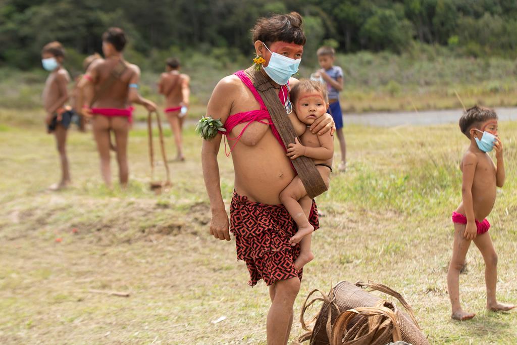 Imagem de indígenas Yanomami no estado de Roraima, Amazónia. Foto: Joedson Alves/EPA