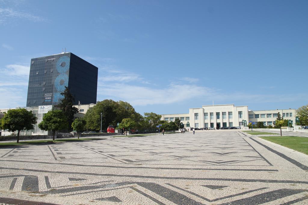 O Técnico é a maior instituição de ensino superior da área da arquitetura, da engenharia, da ciência e tecnologia em Portugal, com uma comunidade a rondar as 10 mil pessoas. Foto: Wikipedia 