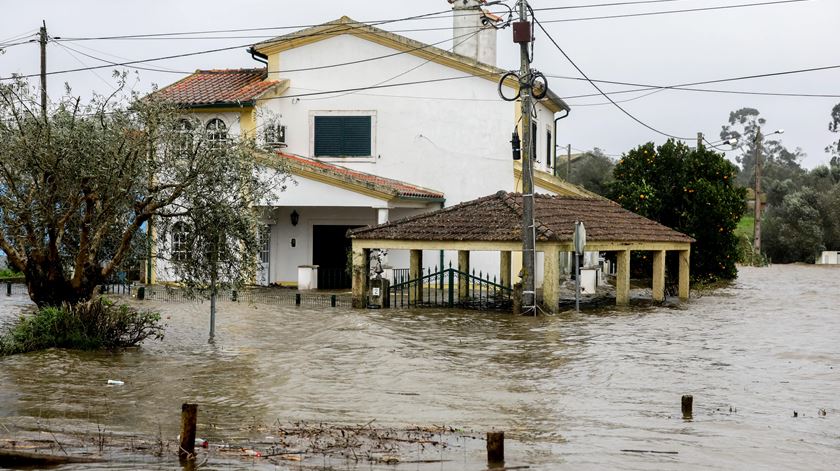 Inundações em Montemor-o-Velho, causadas pela depressão Elsa. Foto: Paulo Novais/Lusa
