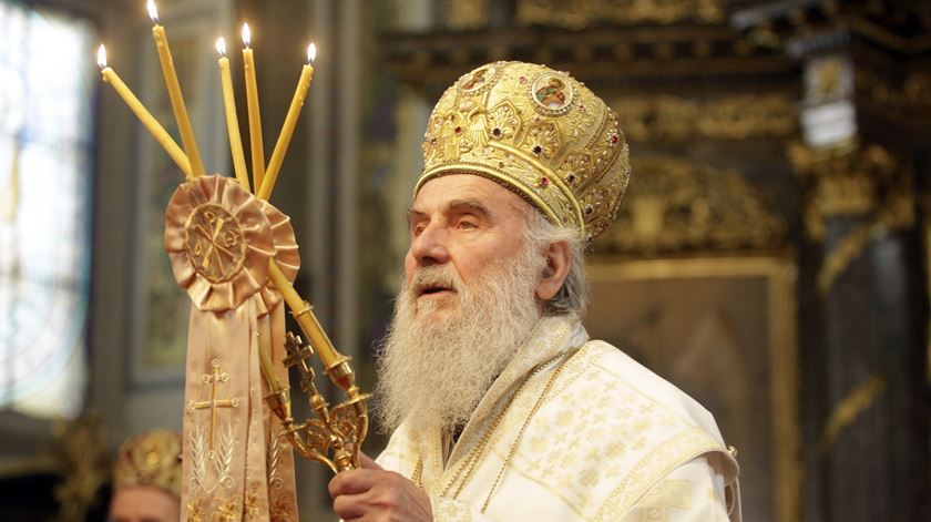 Patriarca Irinej, da Igreja Ortodoxa da Sérvia, morreu a 20 de novembro de 2020. Foto: Andrej Cukic/EPA