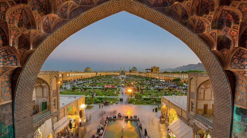 A cidade de Isfahan, no Irão, uma jóia turística sem turistas há seis meses. Foto: Dolphinphoto/Wikipedia