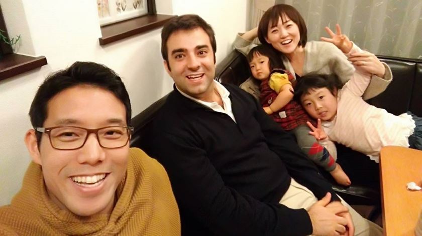 Shotaro Hayashi e família, com o amigo português António Vieira da Cruz. Foto: SH