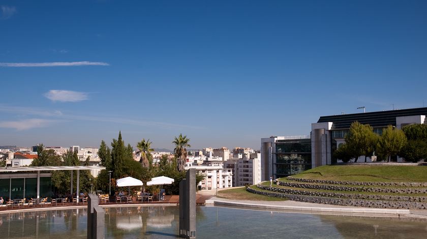 Originalmente chamado Alto do Parque, este jardim foi projetado em1997 pelo arquiteto Gonçalo Ribeiro Telles. Foto: Wikimedia