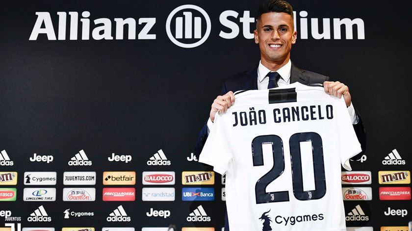 Cancelo fica com o "20" da "zebra". Foto: Juventus