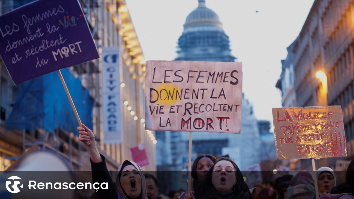 Sangue, vendas e velas. Como o Dia da Mulher foi comemorado pelo mundo fora em 17 imagens