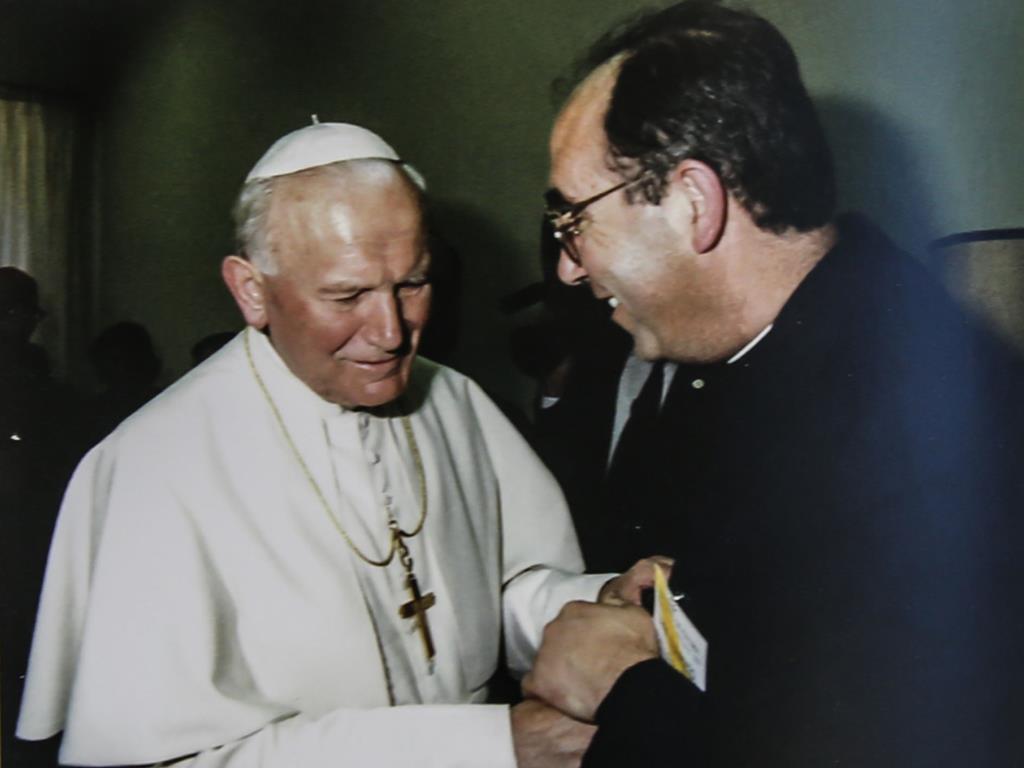 D. Jorge Ortiga num encontro com o Papa João Paulo II. Foto: Livro" Dom Jorge Ortiga, Semeador da alegria e da unidade" / DR