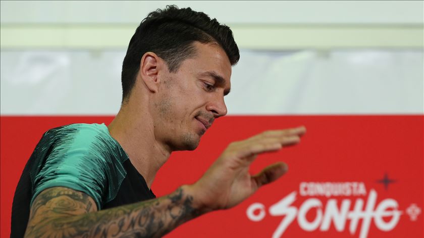 José Fonte tranquiliza os adeptos da seleção nacional. Foto: Albert Gea/Reuters