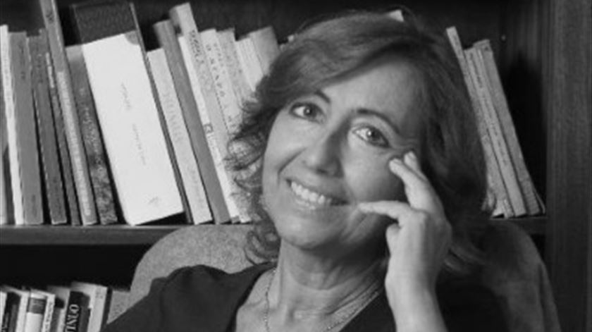 Julieta Monginho, autora do romance "Um muro no meio do caminho"