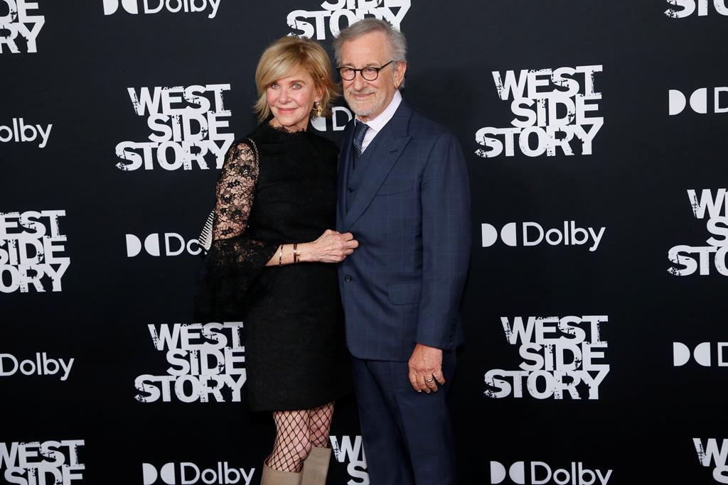 Spielberg com a mulher, a atriz Kate Capshaw, na estreia de "West Side Story", em Los Angeles Foto: Mario Anzuoni/Reuters