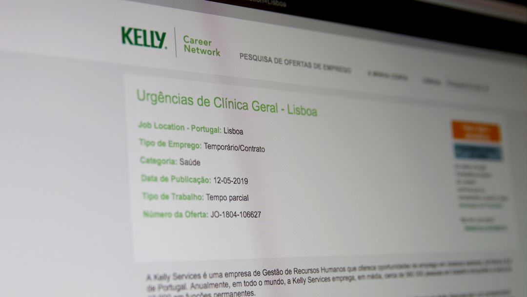 Portal da Kelly Services com anúncio para médico tarefeiro. Foto: Inês Rocha/RR.