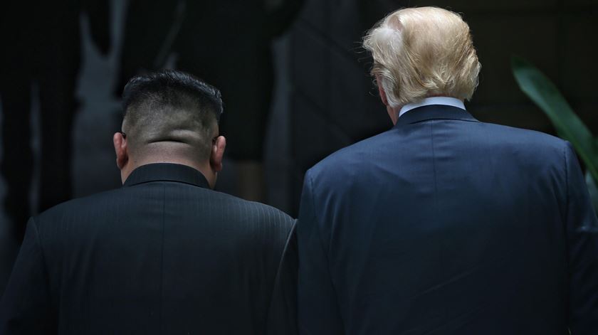 Trump com Kim Jong-Un na cimeira de Singapura. Foto: EPA (arquivo)