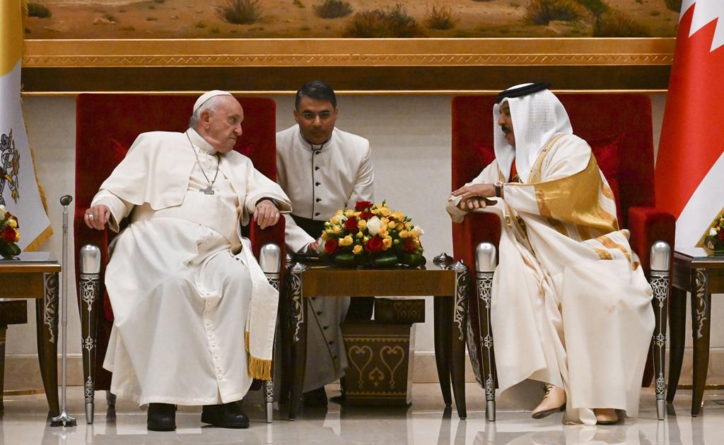Papa no Bahrain com o rei Hamad bin Isa Al Khalifa. Foto: Maurizio Brambati/EPA