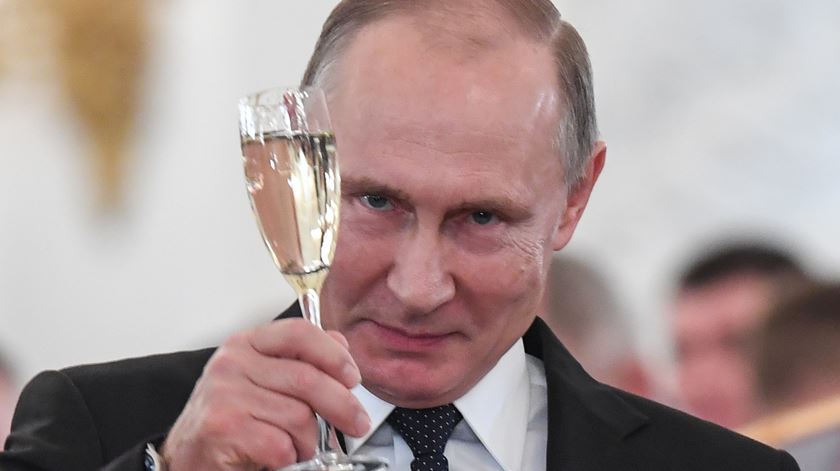 Vladimir Putin têm alternado no dois principais cargos do poder russos, desde 1999. Foto: Kirill Kudryavtsev/EPA