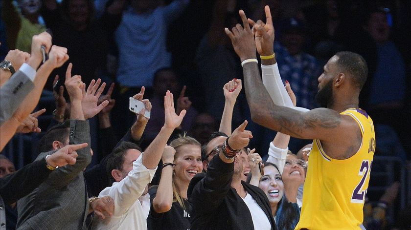 Apesar de ainda não ter vencido, LeBron James já conquistou os fãs dos Lakers. Foto: Gary A. Vasquez/Reuters