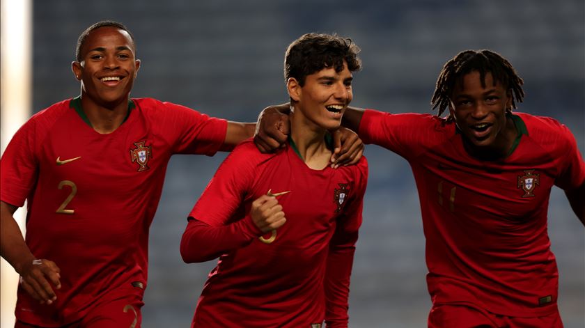 Portugal garante presença no Europeu de sub-17 mesmo com um jogo
