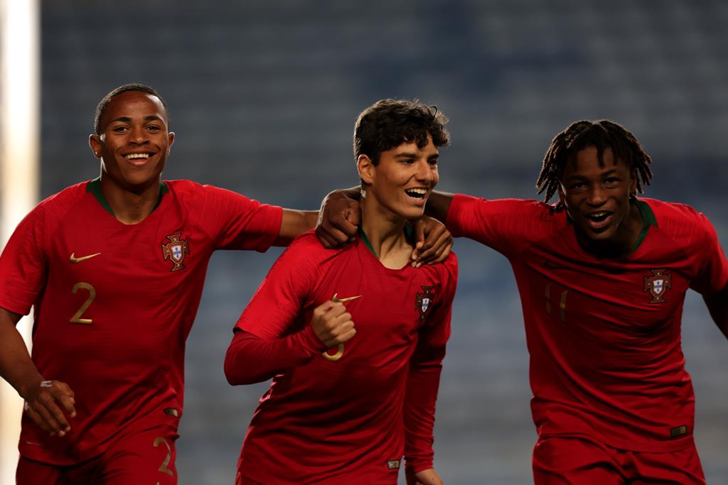 Sub-19: Portugal goleia Kosovo