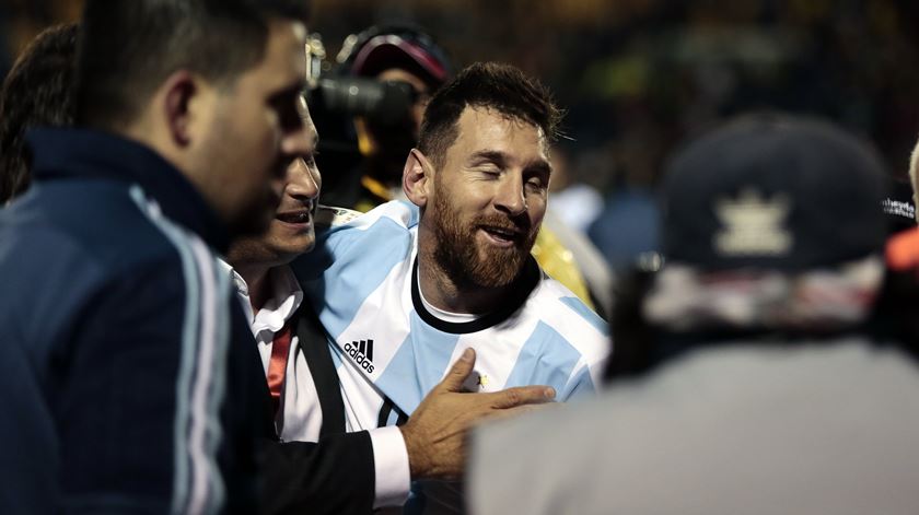 Messi marcou os três golos da Argentina, na vitória sobre o Equador. Foto: Jose Jacome/EPA
