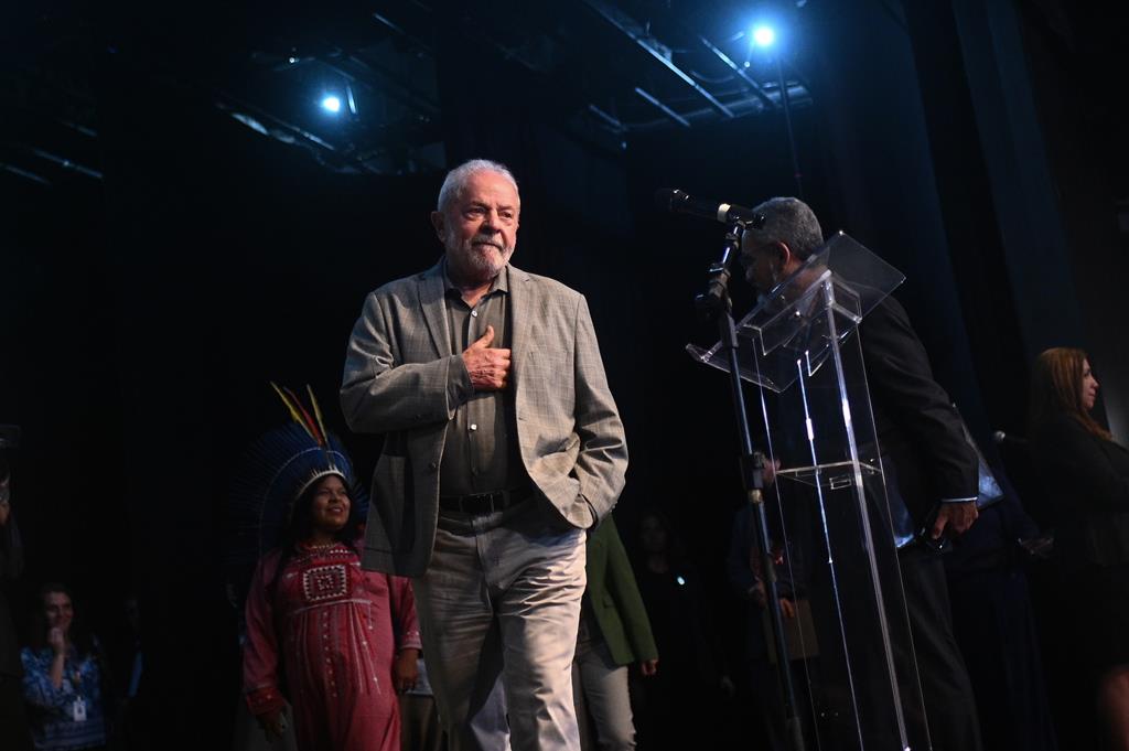 Lula anunciou Governo com 37 ministros, incluindo o inédito Ministério para os Assuntos Indígenas. Foto: André Borges/EPA