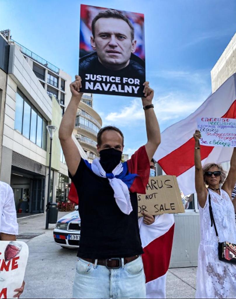 Pavel Elizarov, ativista russo, durante a manifestação de apoio ao opositor Alexey Navalny, em frente à embaixada da Rússia em Portugal. Foto: Pavel Elizarov / Instagram