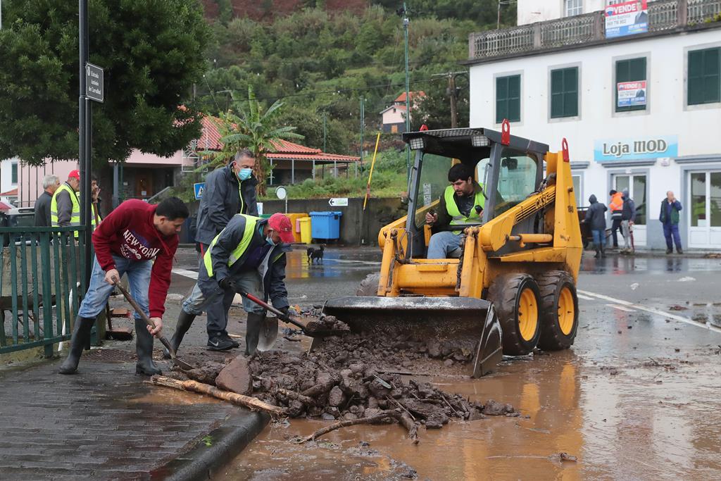 Há 27 pessoas desalojadas em consequência do mau tempo na Madeira. Foto: Homem de Gouveia/Lusa
