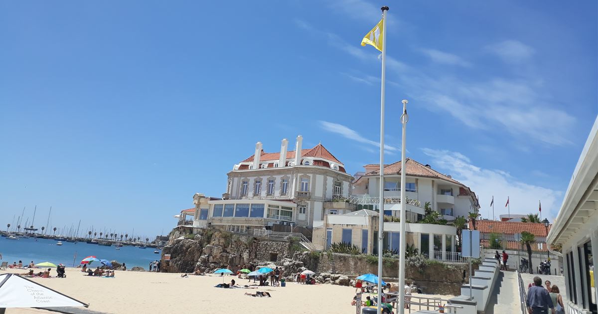 Praia da Conceição em Cascais interditada a banhos