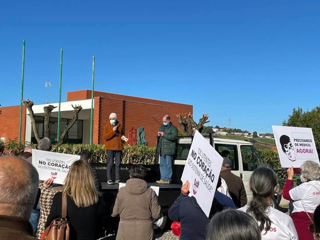 Manifestação frente ao Centro de Saúde de Porto de Mós. Foto: Município de Porto de Mós
