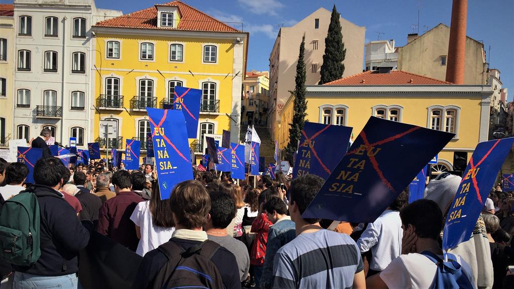 Manifestação em Lisboa contra a legalização da Eutanásia. Foto: Celso Paiva/RR