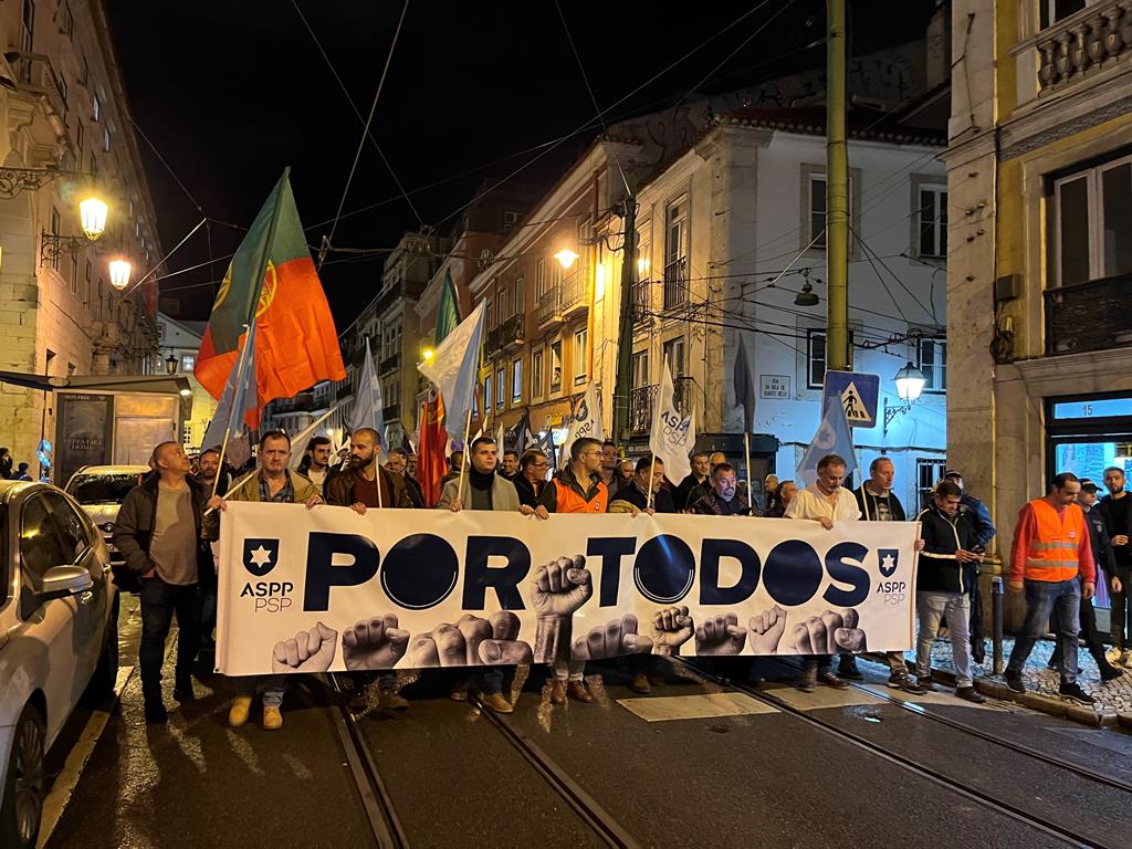 Manifestação de polícias esta quinta-feira no Chiado em Lisboa Foto: Ana Carrilho/RR