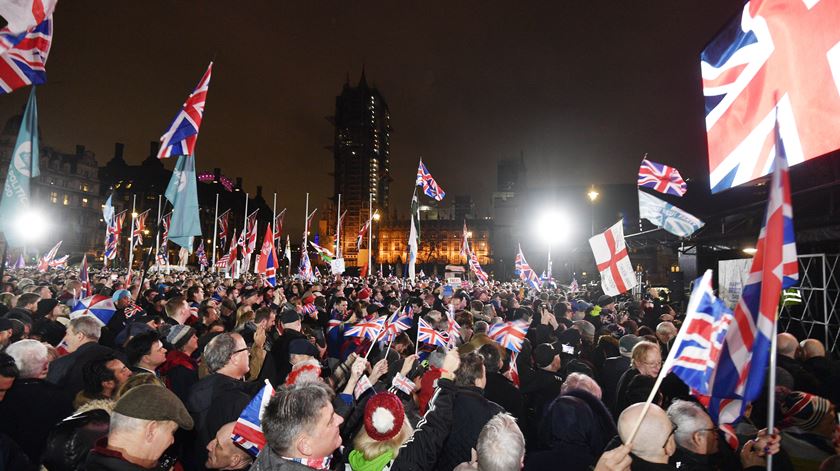 Festejos frente ao Parlamento britanico, a 31 de janeiro de 2020. Foto: Neil Hall/EPA