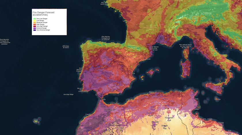 Previsão de risco de incêndio para o dia 10 de julho de 2022. Fonte: Sistema Europeu de Informação sobre Incêndios Florestais (clique na seta à direita para ver mais)