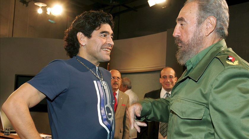 Maradona e Fidel Castro encontram-se em Havana, em outubro de 2005. Foto: EPA/AIN