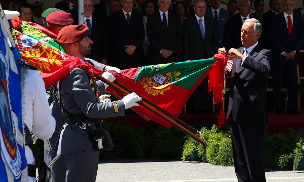 Presidente da República a condecorar missões na RCA, no Dia de Portugal, em Portalegre, em 2019. Foto: Nuno Veiga/Lusa